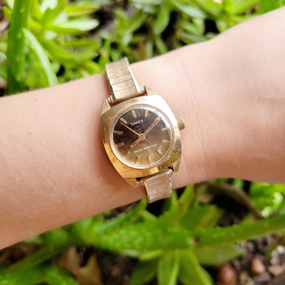 Vintage Timex Classic Gold Stretch Watch